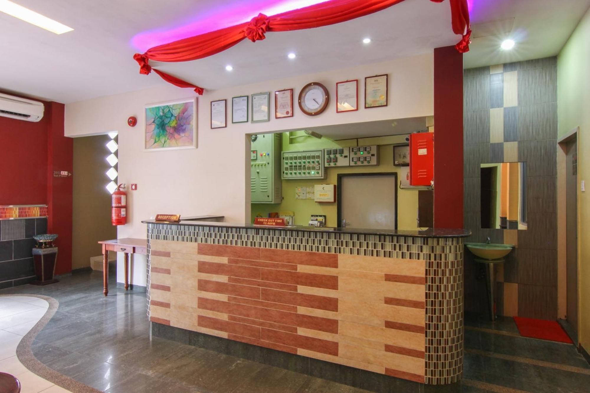 Super Oyo 43930 Hotel Esplanade Sandakan Exterior photo
